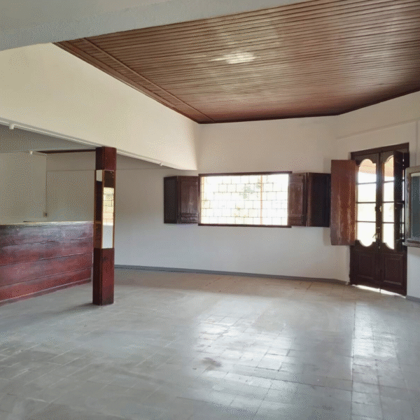 Local Comercial en Alquiler – Ref. 050